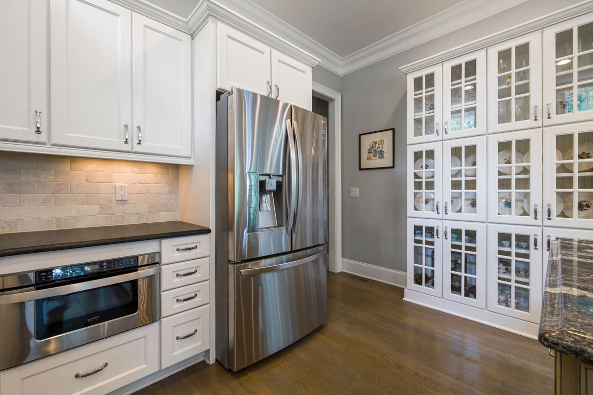 A bright kitchen remodel by Camotes Construction in San Jose