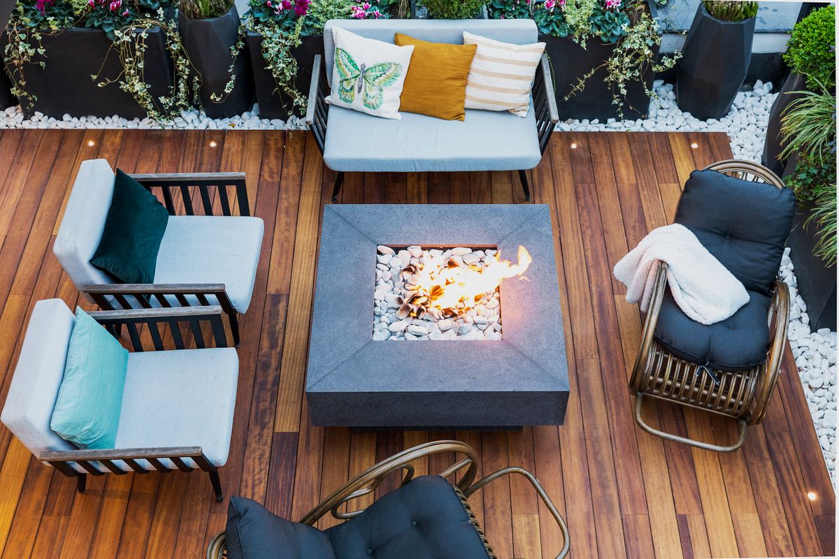Backyard deck build in Sunnyvale